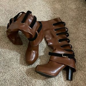 Motorcycle riding boots